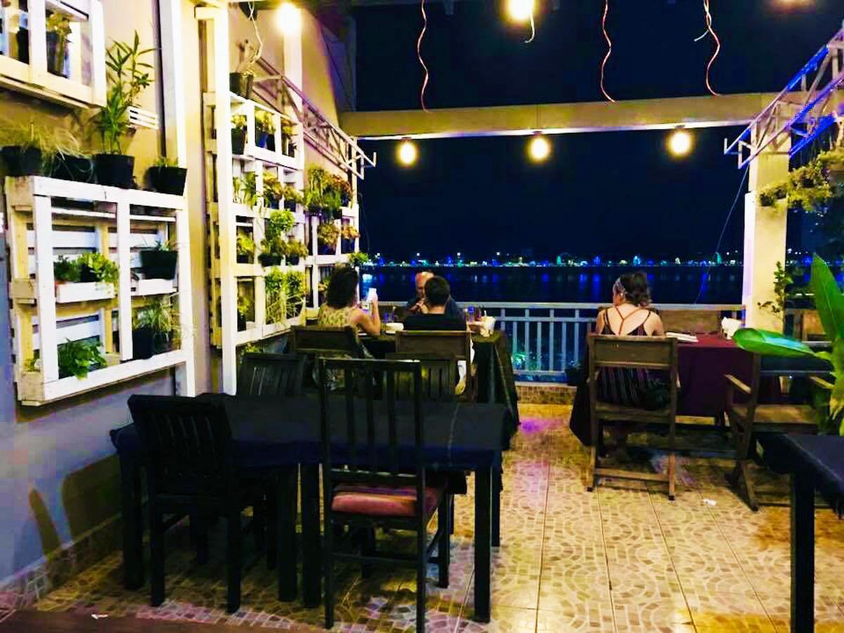 Tonle Khmer Guesthouse And Sky Bar พนมเปญ ภายนอก รูปภาพ